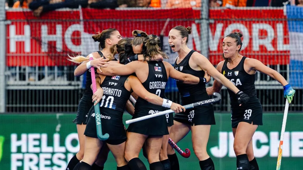 Sportteam viert samen een treffer