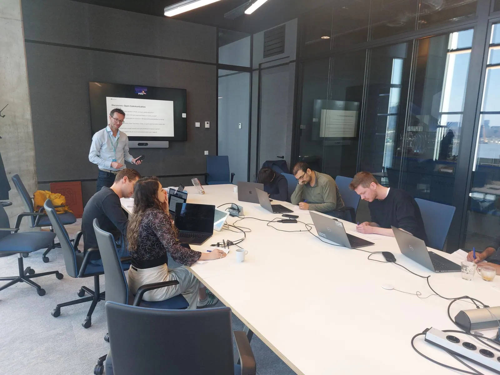Het team van Mendix tijdens de eerste workshop over open communicatie